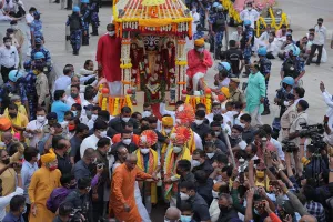 अहमदाबाद में कोरोना नियमों के साथ निकली जगन्नाथ रथ यात्रा, अमित शाह ने मंगला आरती में लिया भाग