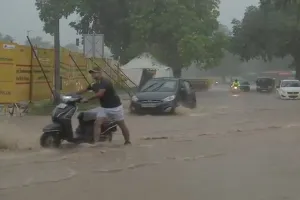 सावन में जमकर बरसे बदरा: दिल्ली-एनसीआर में तेज बारिश, कई इलाकों में जल जमाव से ट्रैफिक जाम