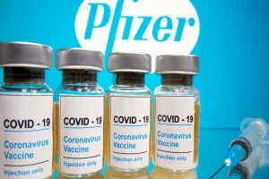 कोरोना के नए वैरिएंट्स से बचाएगी वैक्सीन की तीसरी डोज, फाइजर-बायोएनटेक ने मांगी मंजूरी