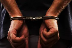 बिहार में शराब के साथ 2 लोगों को किया गिरफ्तार