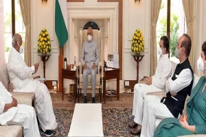 राहुल गांधी के नेतृत्व में कांग्रेस के प्रतिनिधिमंडल ने कोविंद से की मुलाकात
