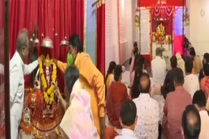 CM गहलोत ने सपरिवार की माँ अम्बे की पूजा अर्चना