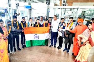 यूक्रेन से जयपुर एयरपोर्ट पहुंचे 8 छात्र