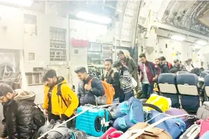 भारतीय लोगों को लेकर हिंडन हवाई अड्डे पर उतरे आईएएफ के तीन विमान 