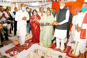 मुख्यमंत्री निवास स्थित शिव मंदिर में महाशिवरात्रि पर CM गहलोत ने सपरिवार की पूजा अर्चना