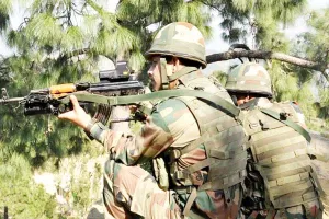 कश्मीर में सुरक्षा बलों साथ फायरिंग में एक आतंकवादी ढेर 