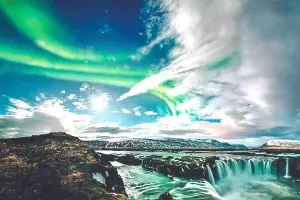 आइसलैंड में दिखा नैचुरल ‘लाइट शो’