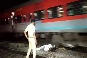 आंध्र प्रदेश में ट्रेन की चपेट में आने से 5 यात्रियों की मौत