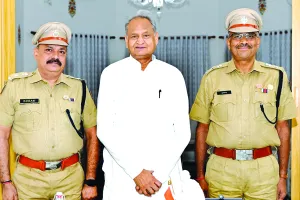 आईपीएस बने शर्मा और यादव ने अशोक गहलोत से की मुलाकात