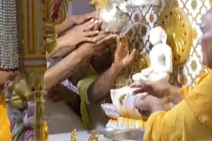 मन्दिर स्थापना दिवस पर शोभा यात्रा ध्वजा रोहण