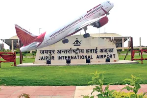 जयपुर में बारिश के कारण विमानों की लैंडिंग में परेशानी