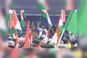 उपराष्ट्रपति नायडू ने सांसदों की 'हर घर तिरंगा' बाइक रैली को दिखाई हरी झंडी