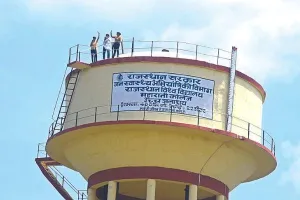 जयपुर: आरयू में तीसरे दिन टंकी से उतरे छात्र