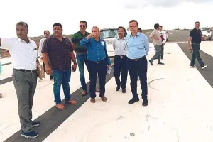 कलक्टर ने किया हवाई पट्टी का निरीक्षण, सुविधाओं एवं व्यवस्थाओ के बारे में ली जानकारी 