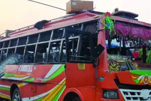 कश्मीर में बस में विस्फोट, 2 लोग घायल