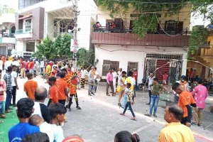 गणपति के जयकारों के साथ शुरू हुई शोभायात्रा