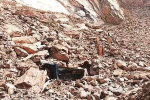 अवैध खान ढहने से दो लोगों की मौत