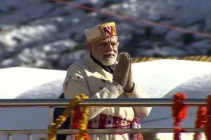 केदारनाथ धाम पहुंचे पीएम मोदी, रोपवे की रखी आधारशिला