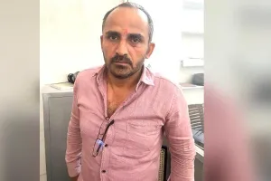  पटवारी  25 लाख 21 हजार रुपए की रिश्वत लेते हुए रंगे हाथों गिरफ्तार 