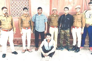 डांग में पुलिस ने घेरा देकर पकड़ा 14 हजार रुपए का इनामी बदमाश