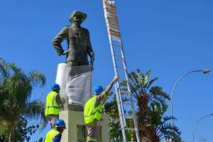 नामीबिया ने जर्मन औपनिवेशिक अधिकारी कर्ट वॉन फ्रेंकोइस की प्रतिमा को गिराया