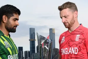 इंग्लैंड ने फाइनल में टॉस जीतकर पाकिस्तान को बल्लेबाजी के लिये बुलाया