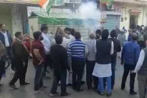 हिमाचल में कांग्रेस की बढ़त पर पीसीसी में मनाया जश्न, कार्यकर्ताओं ने एक दूसरे को खिलाई मिठाई