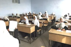 तालिबान ने लड़कियों के स्कूलों, विवि को फिर से खोलने की संभावना पर की चर्चा