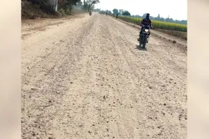 सड़क निर्माण के कछुआ चाल से बढ़ा दुर्घटनाओं का खतरा