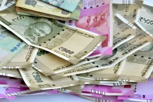भारत के 5 प्रतिशत अरबपतियों के पास देश का कुल 62 प्रतिशत पैसा