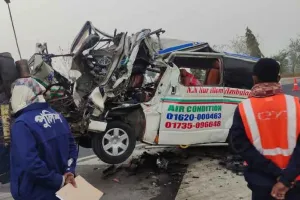 बंगलादेश में एंबुलेंस और ट्रक की भिडंत, छह लोगों की मौत