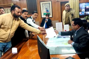 किसान हित संघर्ष समिति ने दिया जिला कलेक्टर को ज्ञापन