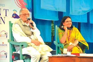 गुलजार ने सुनाई नज्में, लूटी वाहवाही