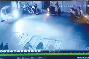 हिट एंड रन: सड़क किनारे बैठे युवक को टक्कर मार 200 मीटर तक घसीटा 