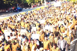 33 जिलों से आए 5000 वनकर्मियों ने निकाली रैली