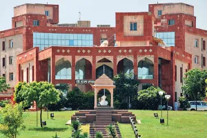 स्कूली विद्यार्थियों को मिड डे मील के लिए 2151.04 करोड़ का इंतजार