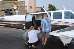 11 हजार फीट की उंचाई पर उड़ रहे प्लेन में दिखा कोबरा, पायलट ने प्लेन को किया सुरक्षित लैंड