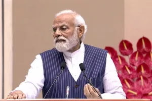 नौकरशाहों के निर्णयों का आधार सिर्फ और सिर्फ देशहित होना चाहिए: मोदी