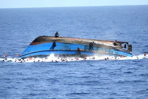 इंडोनेशिया में नाव पलटने से 11 लोगों की मौत, नौ लापता