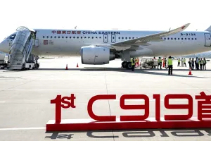 चीन के पहले स्वदेशी वाणिज्यिक विमान ने भरी उड़ान, 160 यात्रियों ने की यात्रा