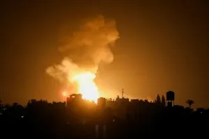 इजरायल ने गाजा पर किए हवाई हमले, 9 लोगों की मौत