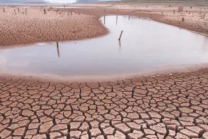 जलवायु परिवर्तन और जल संकट से जूझती दुनिया