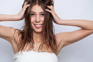 बालों में जरूरत से ज्यादा मेहंदी लगाने से हो सकते हैं नुकसान