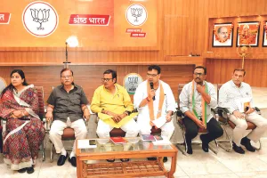 भाजपा कार्यालय में सचिवालय घेराव को लेकर नेताओं की बैठक