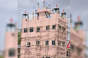 कर्मरत हूं मैं, नर्क को मैं स्वर्ग करता,मैं न डरता,मैं न डरता... 