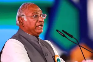 मणिपुर हिंसा : मोदी की चुप्पी पर बरसे खड़गे, मुख्यमंत्री एन बीरेन सिंह को बर्खास्त करने की मांग