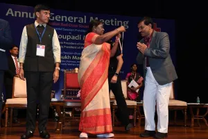 राष्ट्रपति मुर्मू ने भारतीय रेड क्रॉस सोसाइटी के चैयरमैन ए. नटराज को किया सम्मानित 