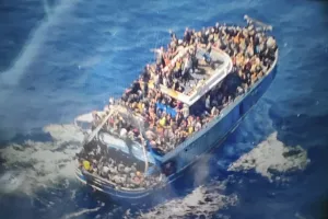 यूनान में जहाज डूबने से 600 से अधिक प्रवासियों की मौत