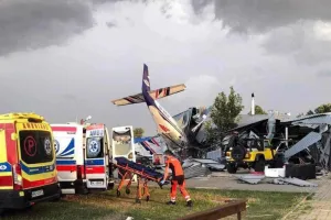 पोलैंड में विमान दुर्घटना, पांच की मौत, पांच घायल