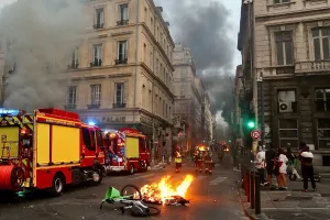 किशोर हत्याकांड को लेकर फ्रांस में उग्र प्रदर्शन जारी, 270 लोग हिरासत में